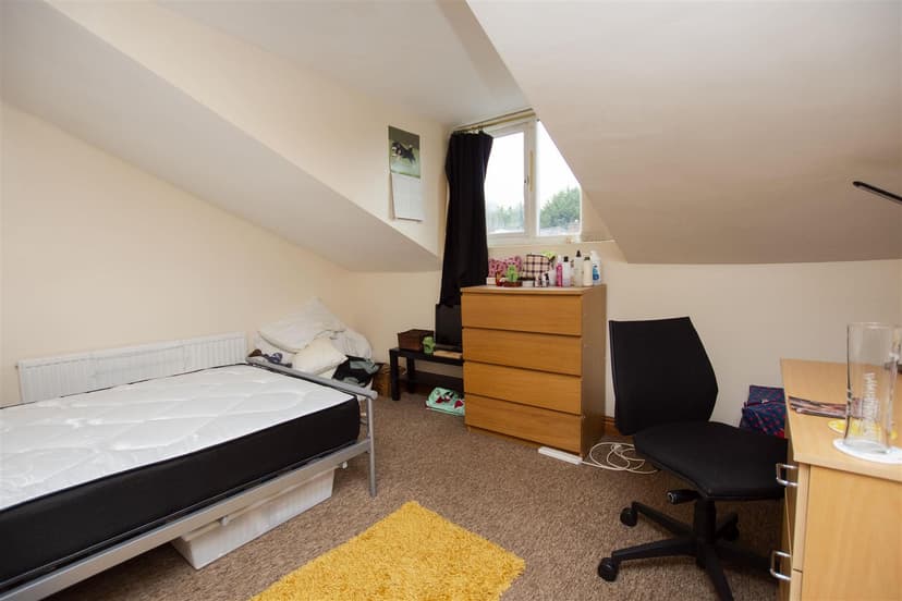 153, Hubert Road - Image 3