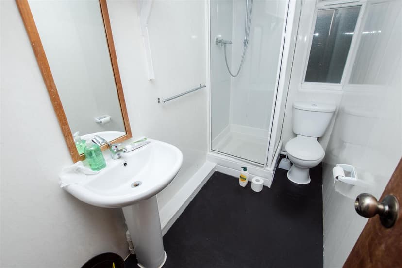 153, Hubert Road - Image 2