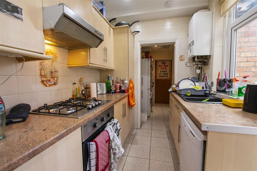 285, Warwards Lane - Image 9