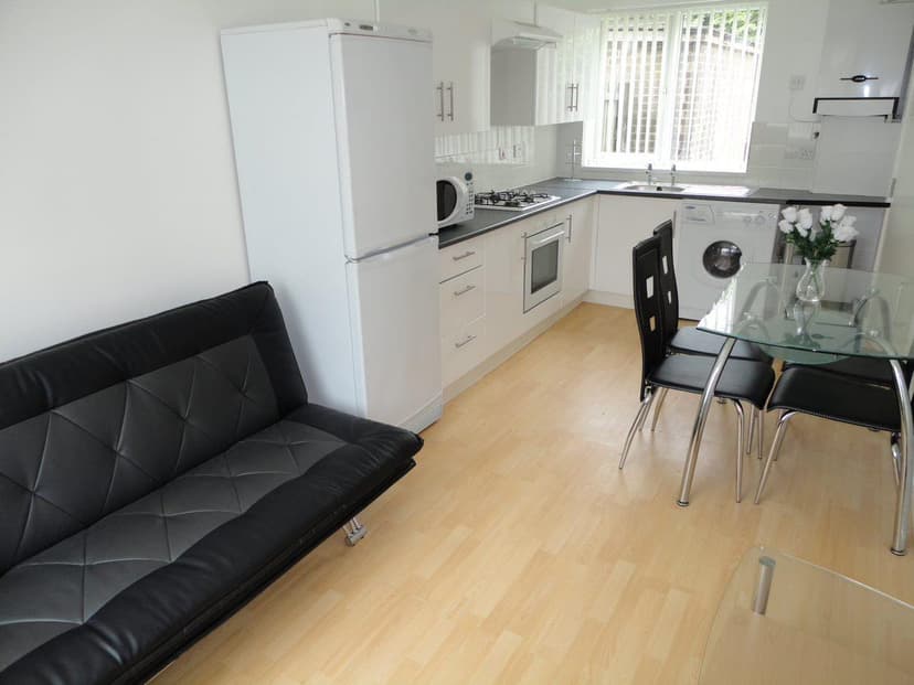 55, Roman Way - Image 14