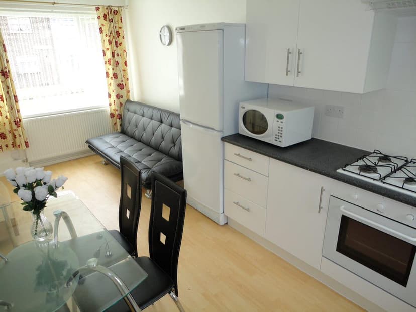 55, Roman Way - Image 12