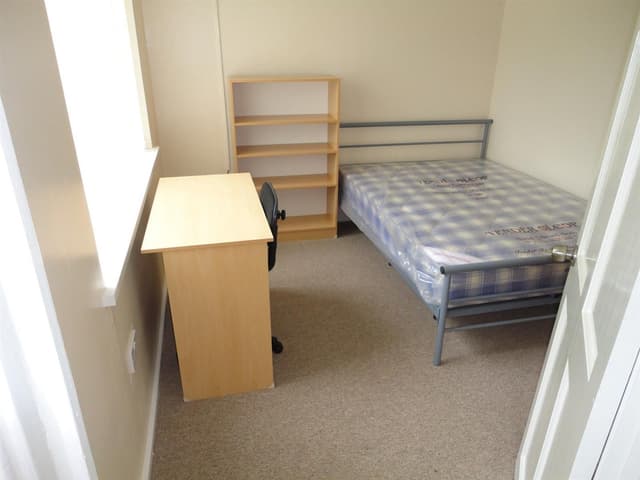 55, Roman Way - Image 8