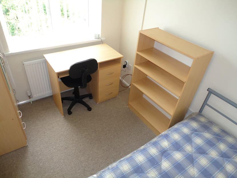 55, Roman Way - Image 4