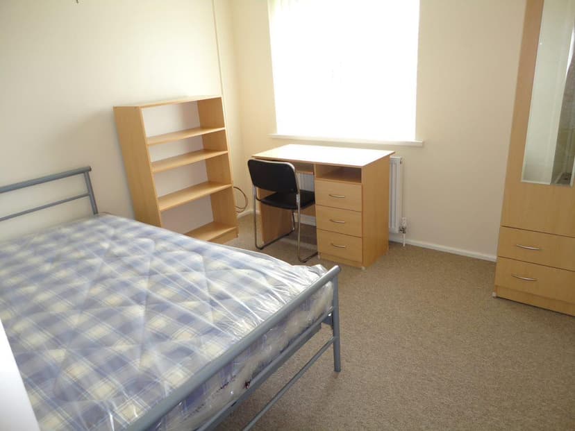 55, Roman Way - Image 3