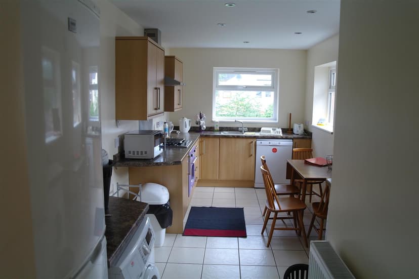 12, Croydon Road - Image 3