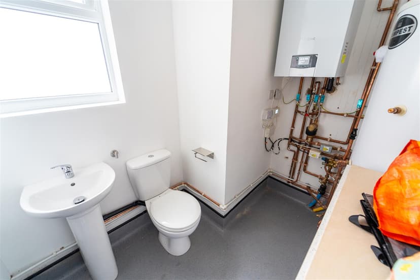 283, Hubert Road - Image 12