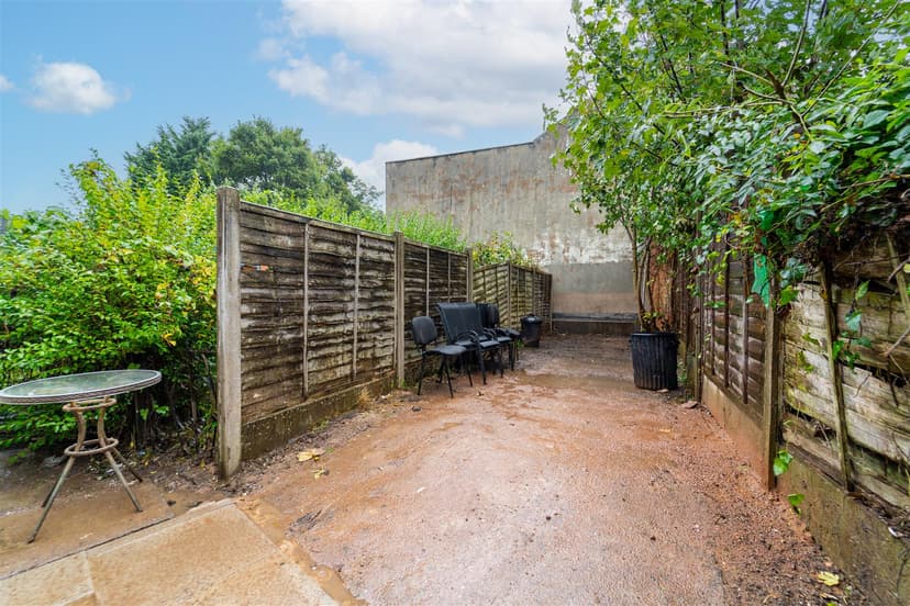 283, Hubert Road - Image 2