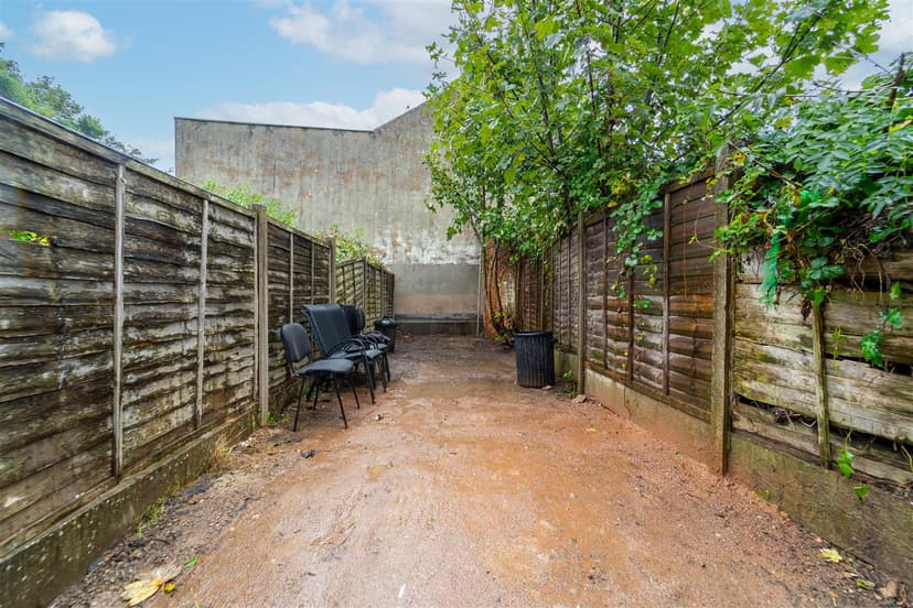 283, Hubert Road - Image 1