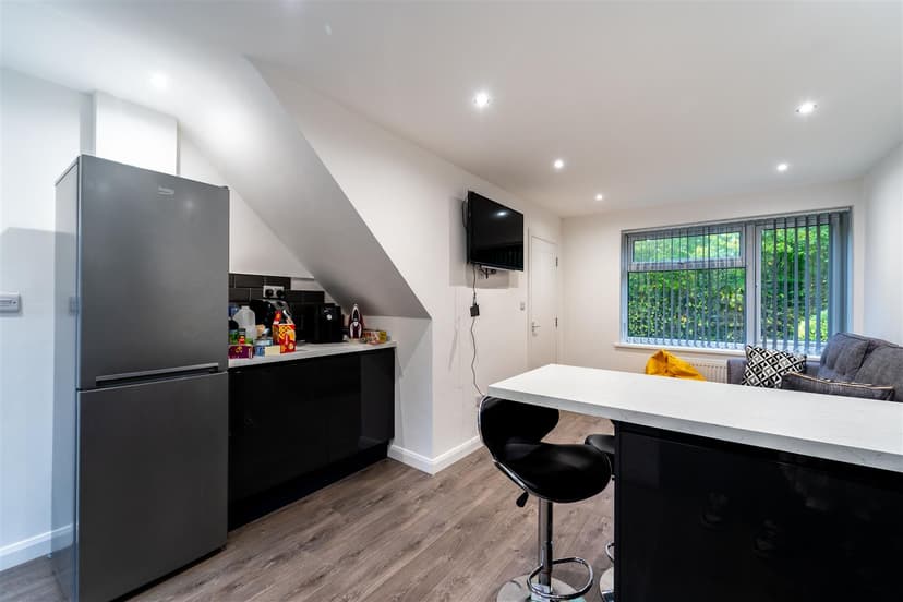 42, Roman Way - Image 25