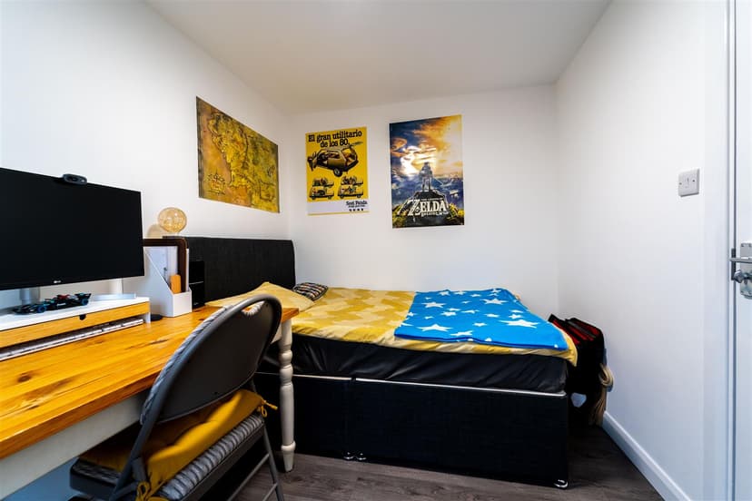 42, Roman Way - Image 24