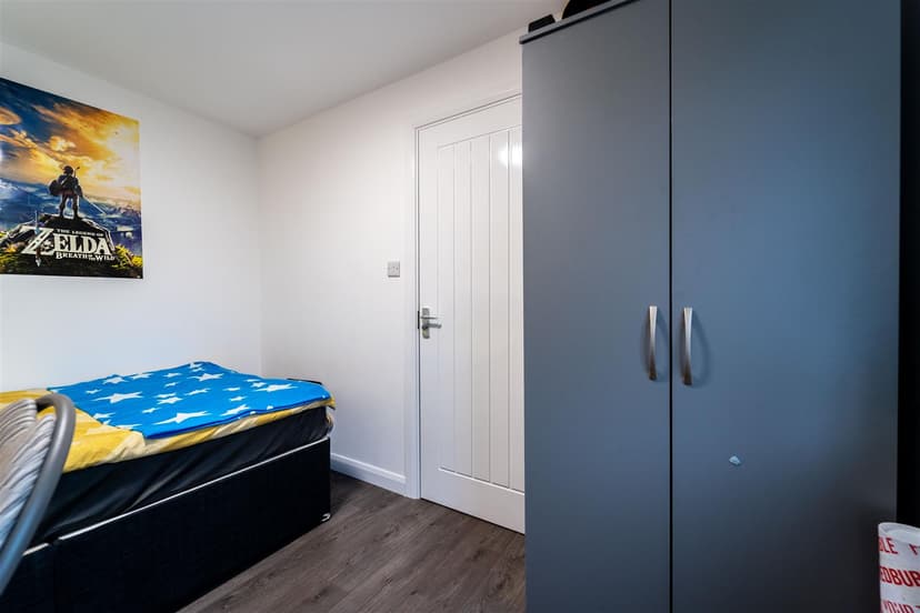 42, Roman Way - Image 23