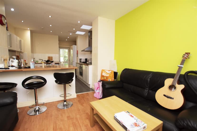 215, Heeley Road - Image 12