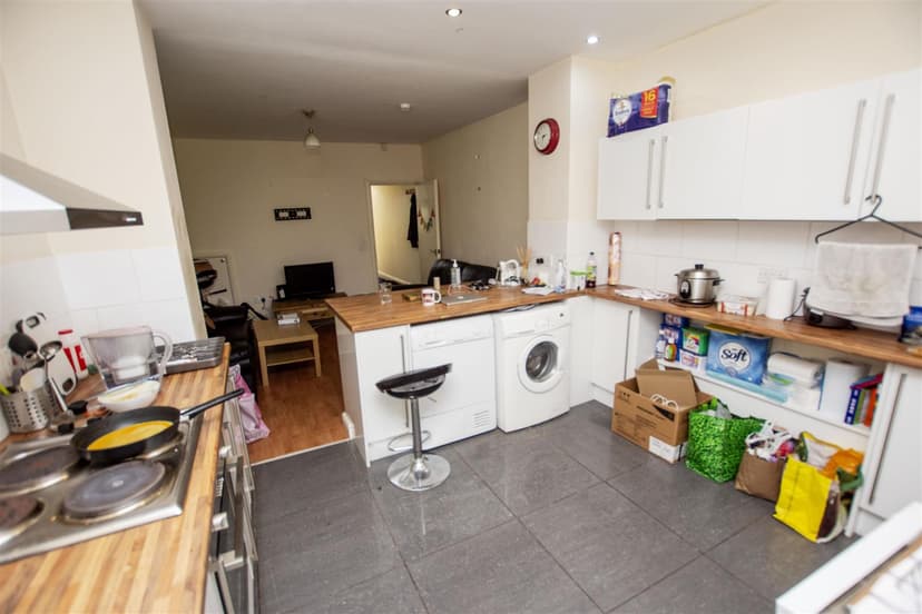 215, Heeley Road - Image 10