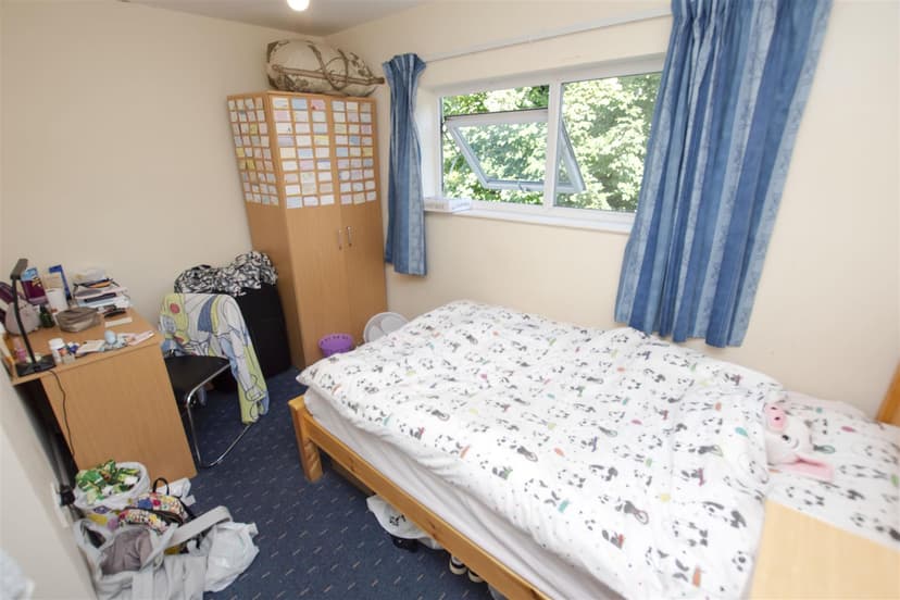 215, Heeley Road - Image 9