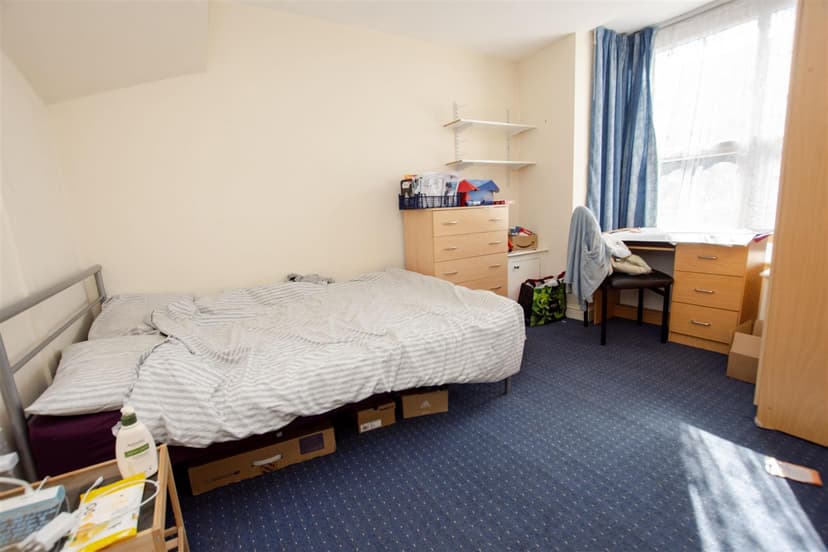 215, Heeley Road - Image 7