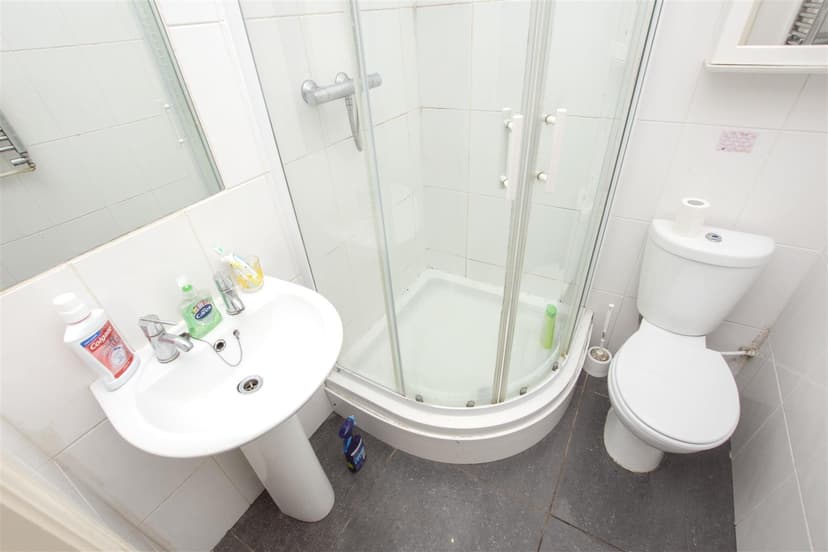 215, Heeley Road - Image 3