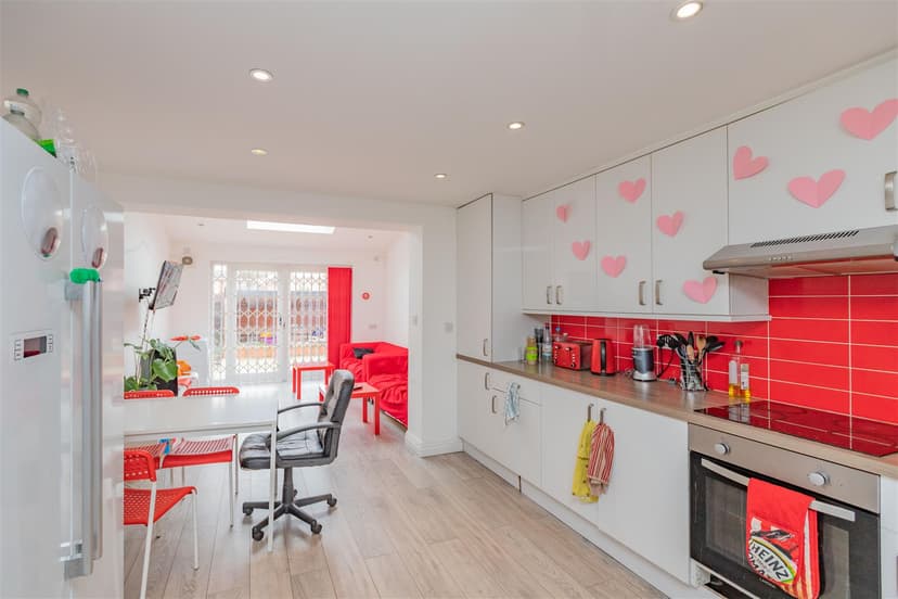 1B, Exeter Road - Image 19