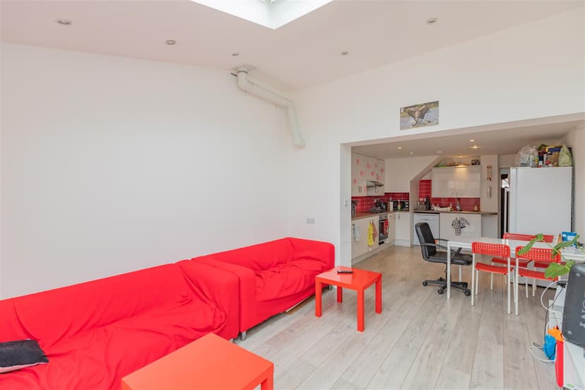 1B, Exeter Road - Image 18