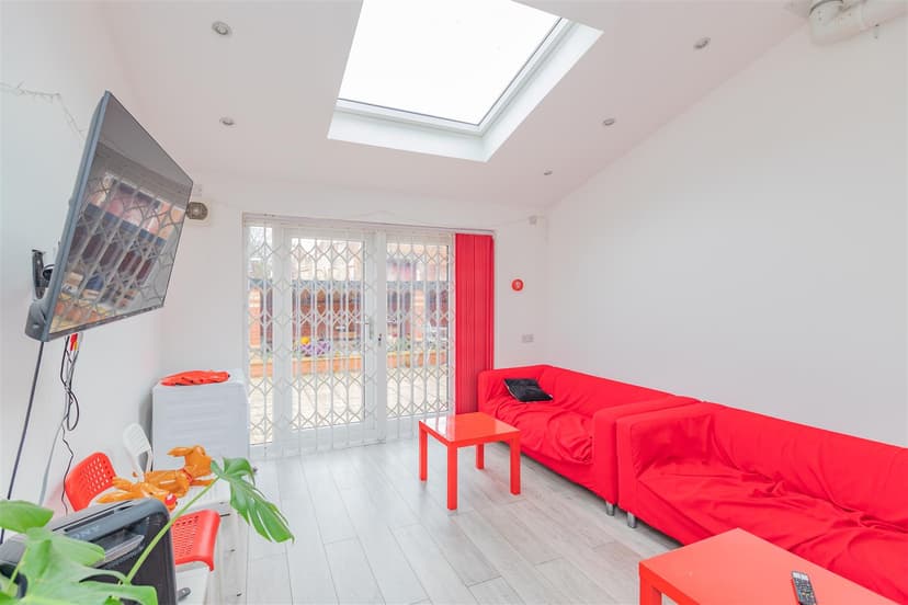 1B, Exeter Road - Image 17