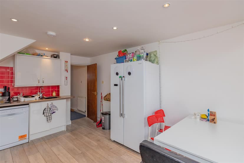 1B, Exeter Road - Image 16