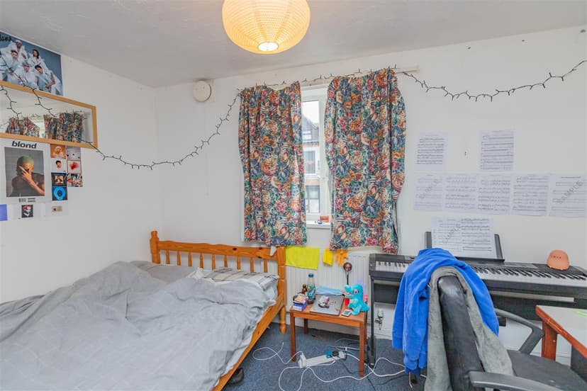 1B, Exeter Road - Image 14