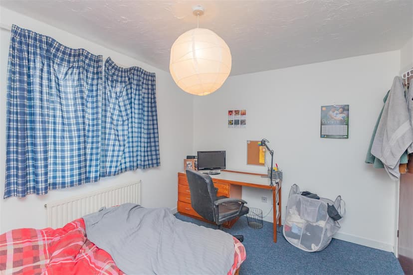 1B, Exeter Road - Image 12