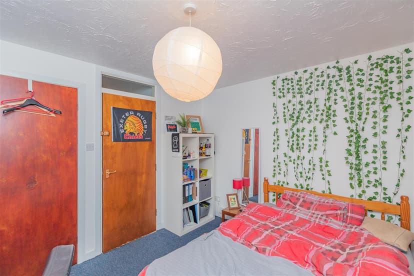 1B, Exeter Road - Image 11