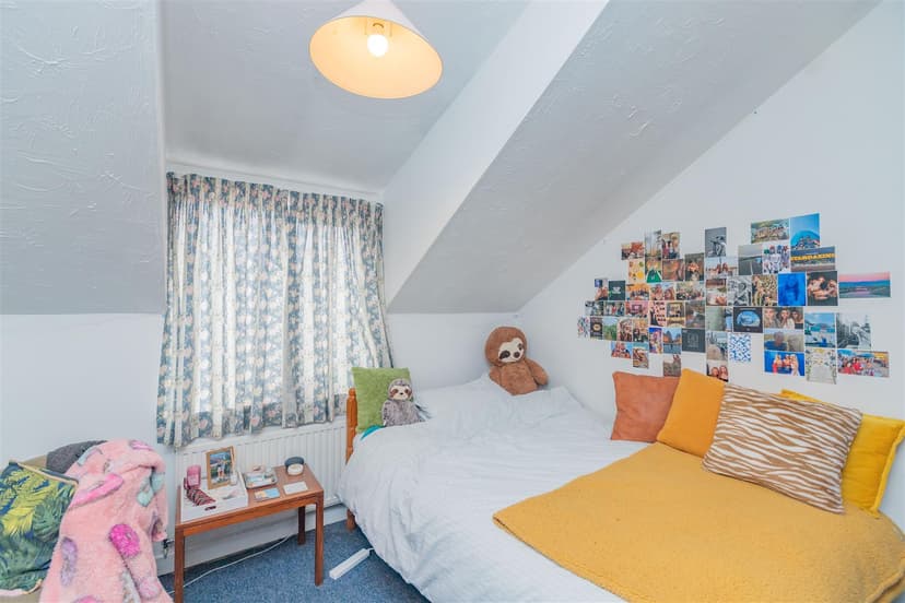 1B, Exeter Road - Image 10