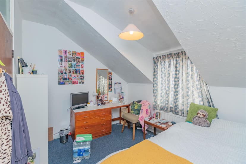 1B, Exeter Road - Image 9