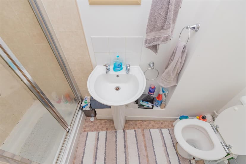 1B, Exeter Road - Image 5