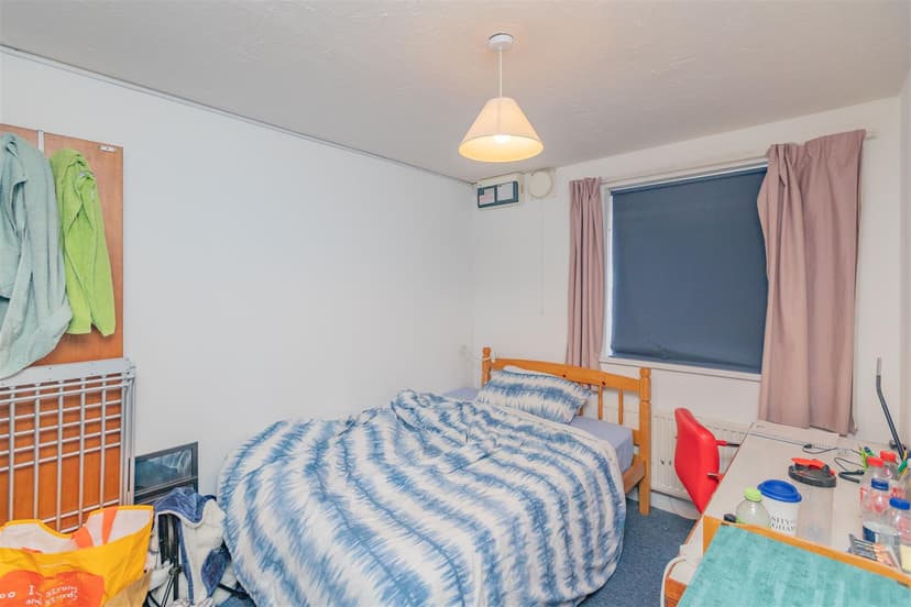 1B, Exeter Road - Image 4