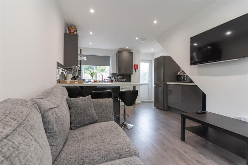 40, Roman Way - Image 18