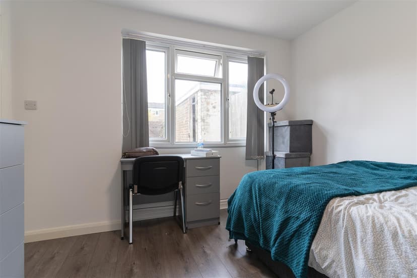 40, Roman Way - Image 13