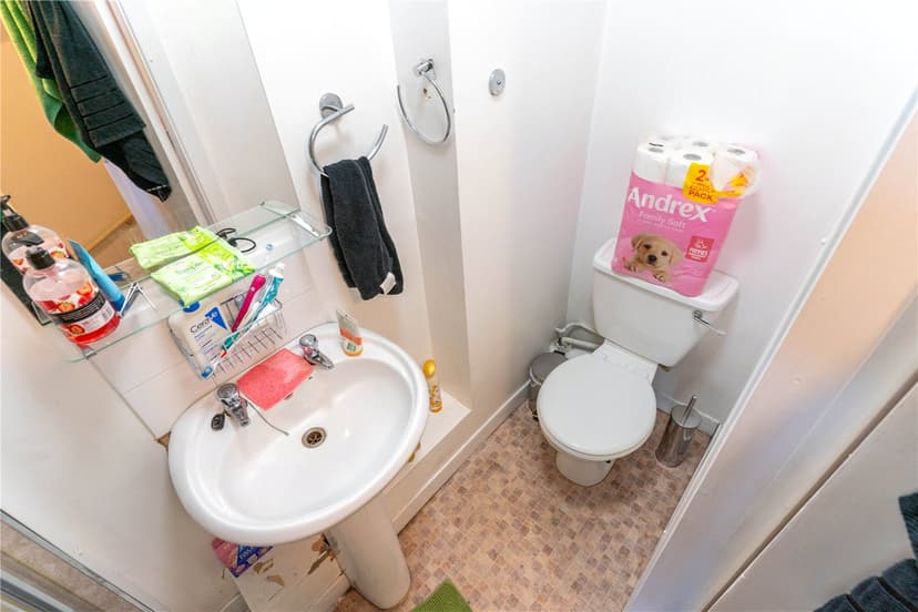 1, Exeter Road - Image 5