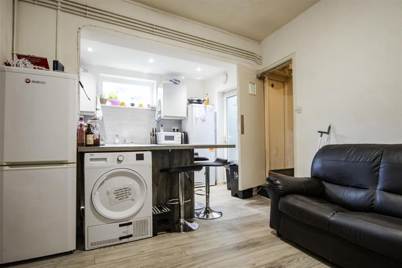 10, Lime Avenue Dawlish Road - Image 9