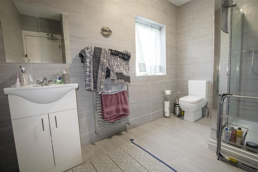 10, Lime Avenue Dawlish Road - Image 2