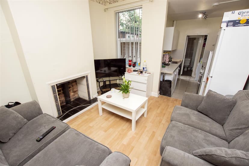 212, Hubert Road - Image 11