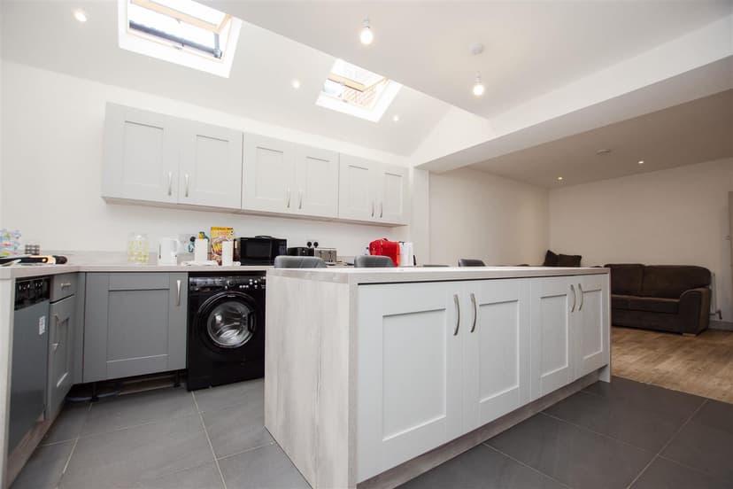 98, Raddlebarn Road - Image 12