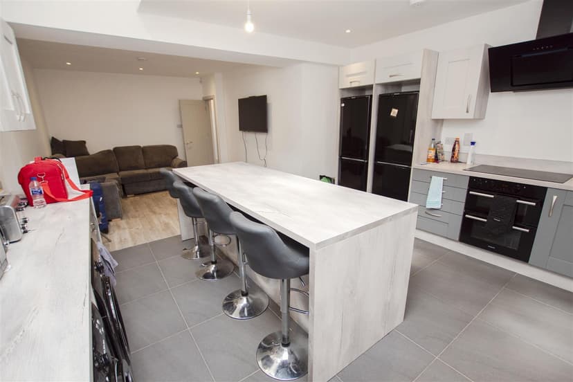 98, Raddlebarn Road - Image 11