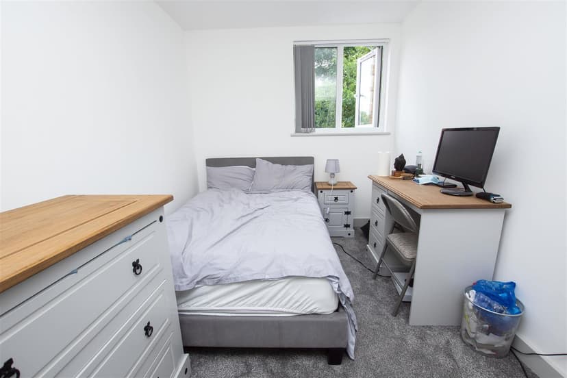 98, Raddlebarn Road - Image 5