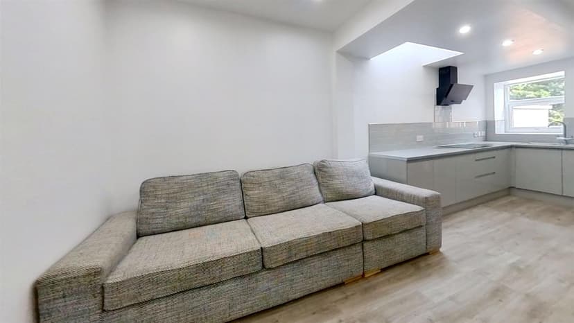 164, Hubert Road - Image 11