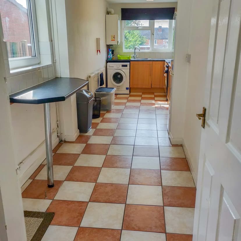 45, Landseer Road - Image 4
