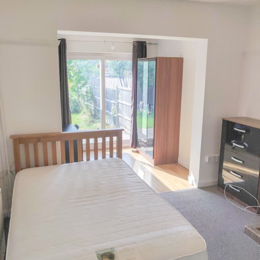 45, Landseer Road - Image 2