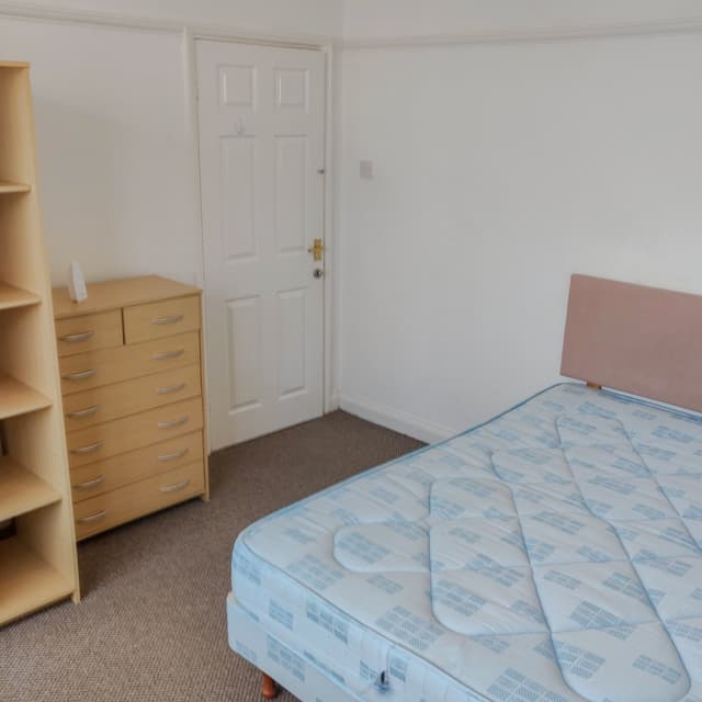 45, Landseer Road - Image 1