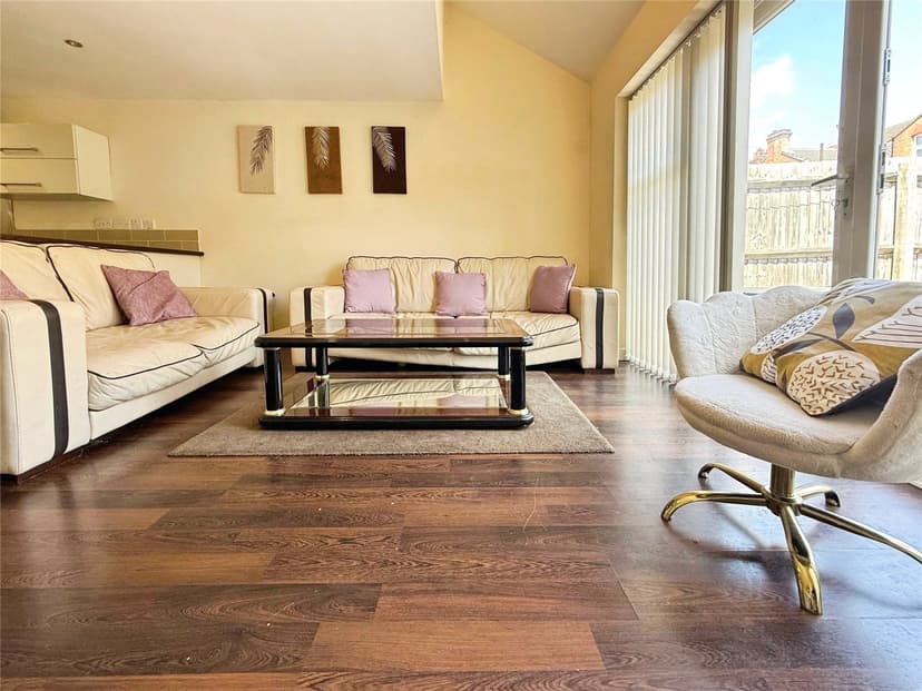 68, Eastleigh Road - Image 13