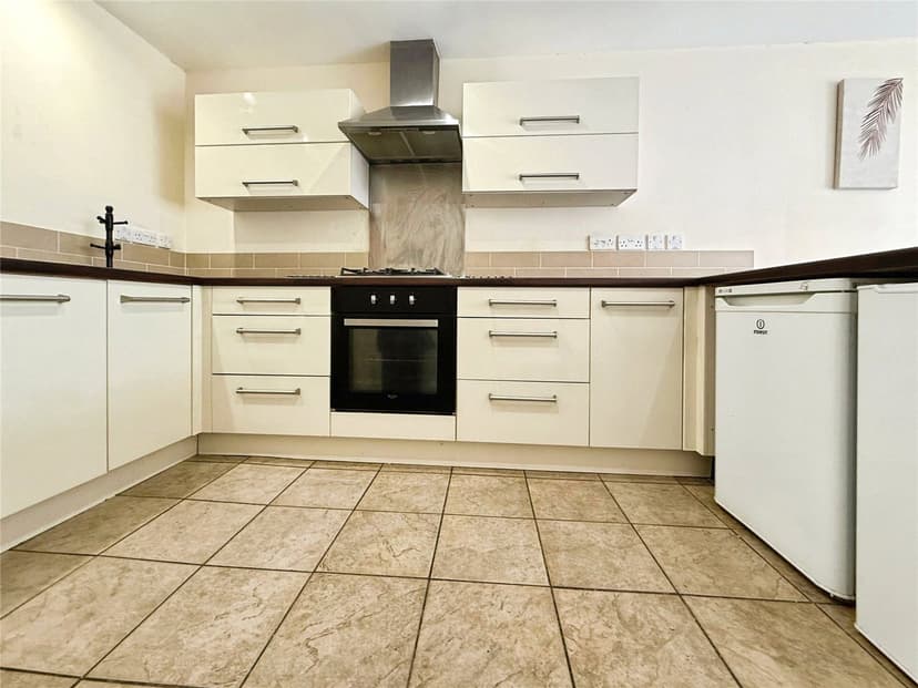 68, Eastleigh Road - Image 12