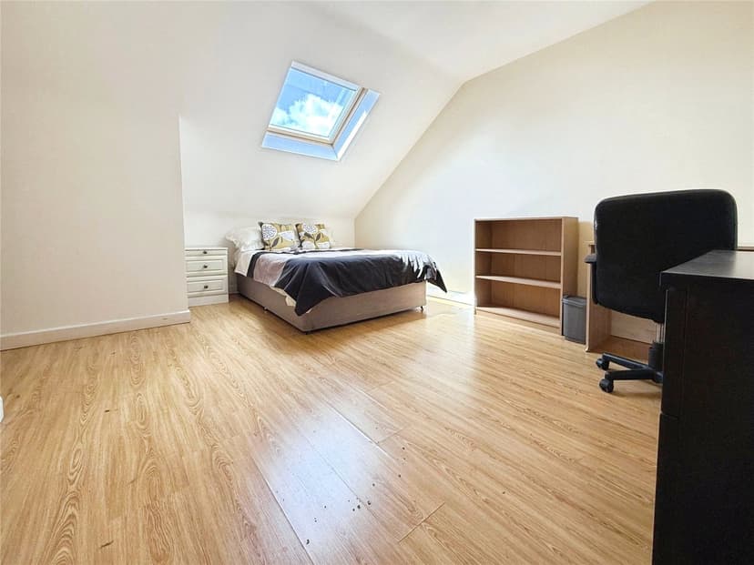 70, Eastleigh Road - Image 7