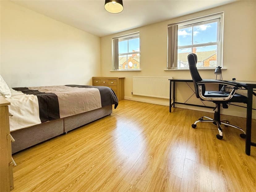 70, Eastleigh Road - Image 2