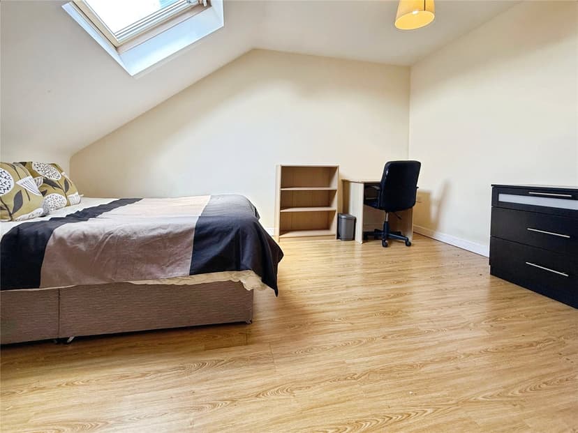 86, Eastleigh Road - Image 13