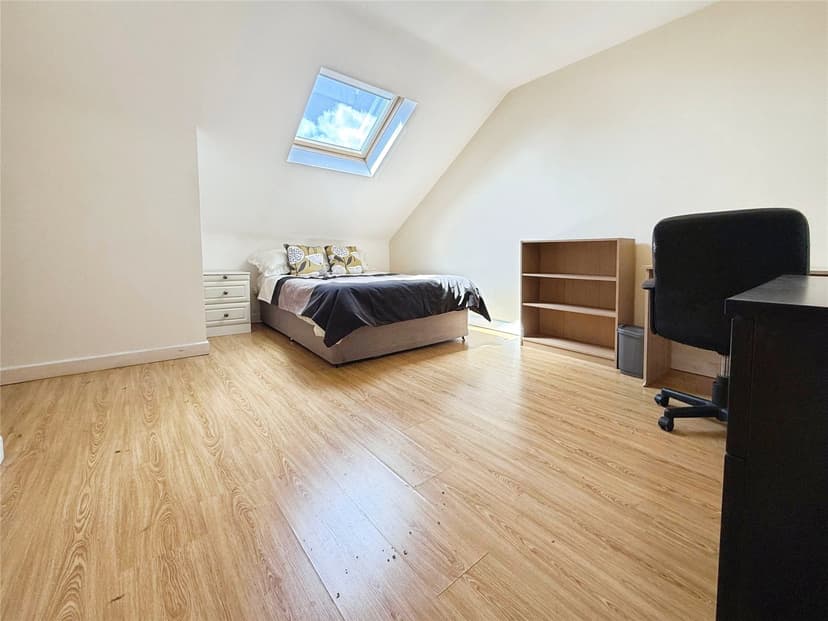 86, Eastleigh Road - Image 10